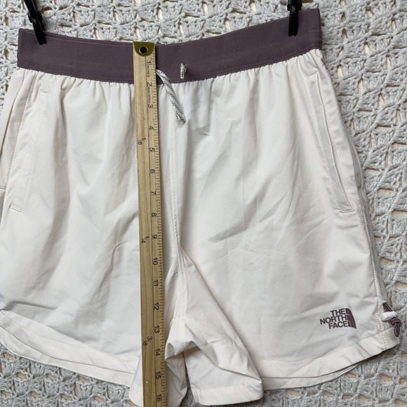 The North Face Trailwear OKT Trail Shorts Women Size M Cream Stretch Activewear - Picture 9 of 11